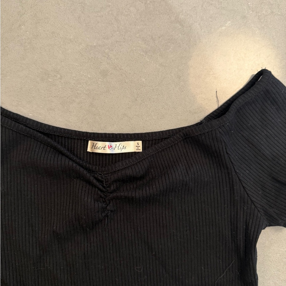 Black Off-Shoulder Ribbed Top - Picture 2 of 2
